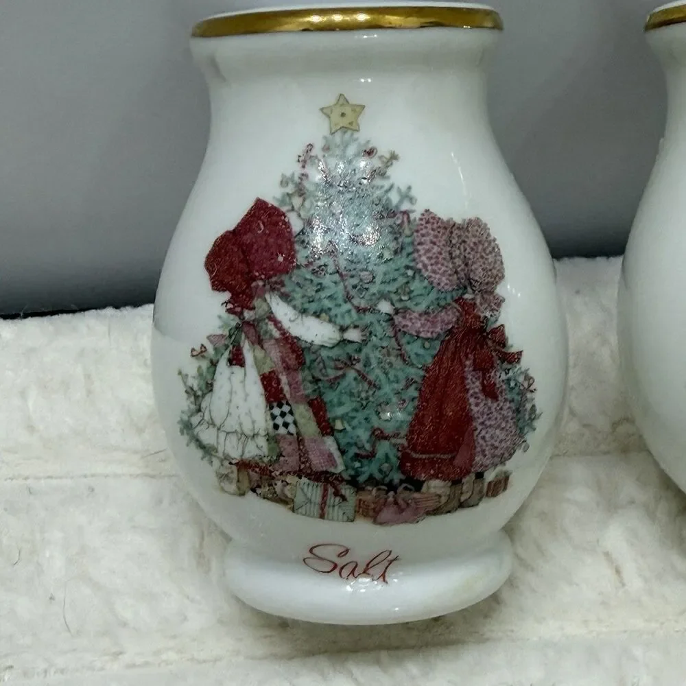 Vintage Holly Hobbie Salt/Pepper Shakers Ceramic Porcelain Gold Trim Christmas